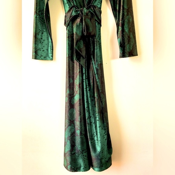 NWOT Gorgeous jewel tone old Hollywood style robe - Picture 6 of 6